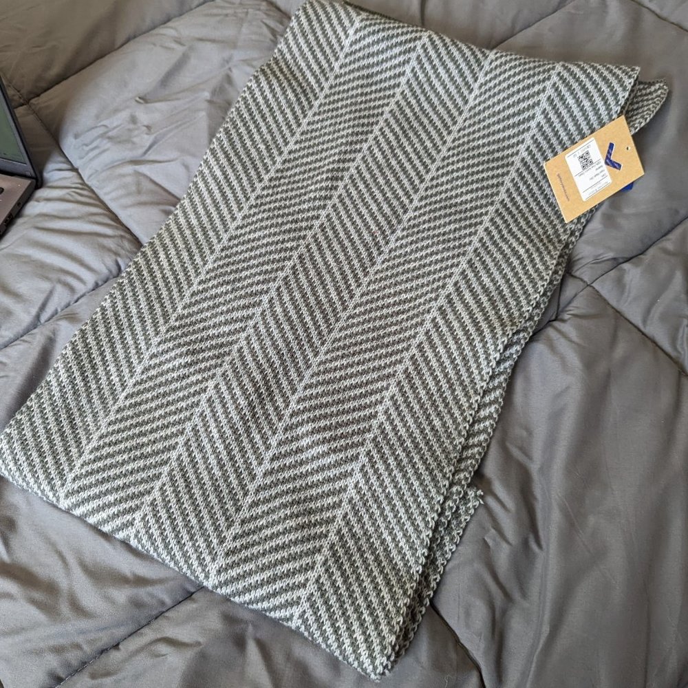 Gallery Seven Gray Chevron Scarf NWT!